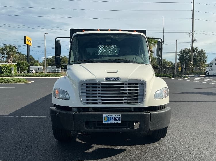 2019 Freightliner M2 106 — photo 2