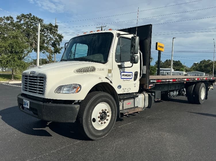 2019 Freightliner M2 106 — photo 3