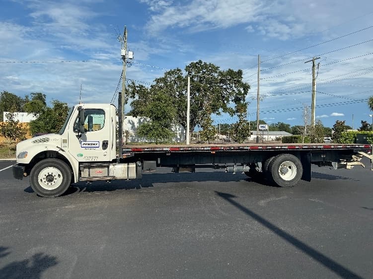 2019 Freightliner M2 106 — photo 4
