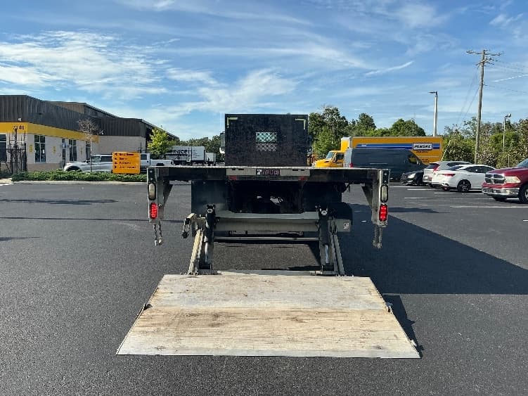 2019 Freightliner M2 106 — photo 7