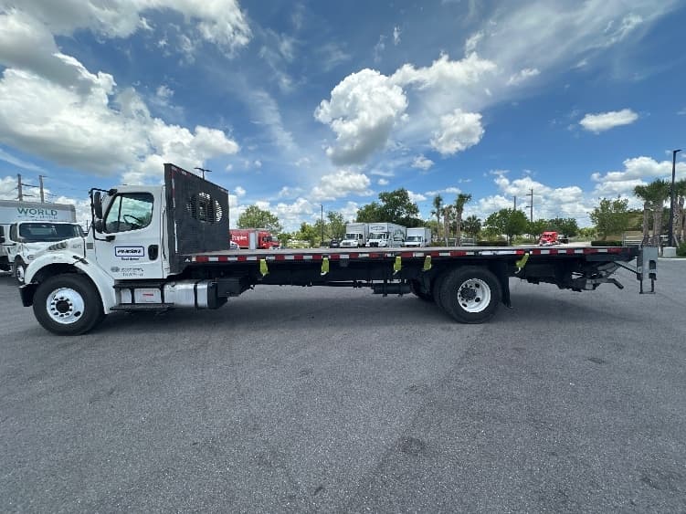 2019 Freightliner M2 106 — photo 4