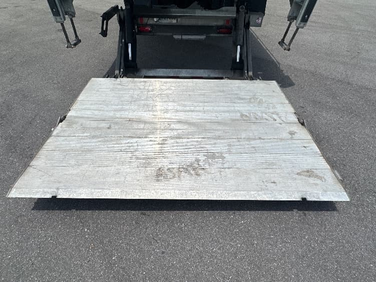 2019 Freightliner M2 106 — photo 9