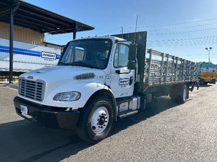 2019 Freightliner M2 106 — photo 3