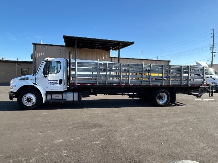 2019 Freightliner M2 106 — photo 4