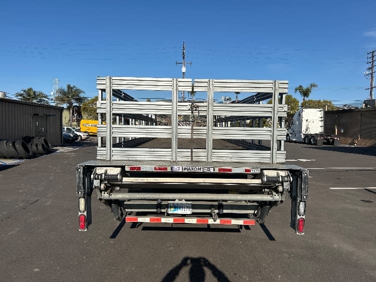 2019 Freightliner M2 106 — photo 8