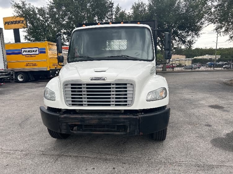 2019 Freightliner M2 106 — photo 2