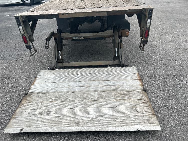 2019 Freightliner M2 106 — photo 9