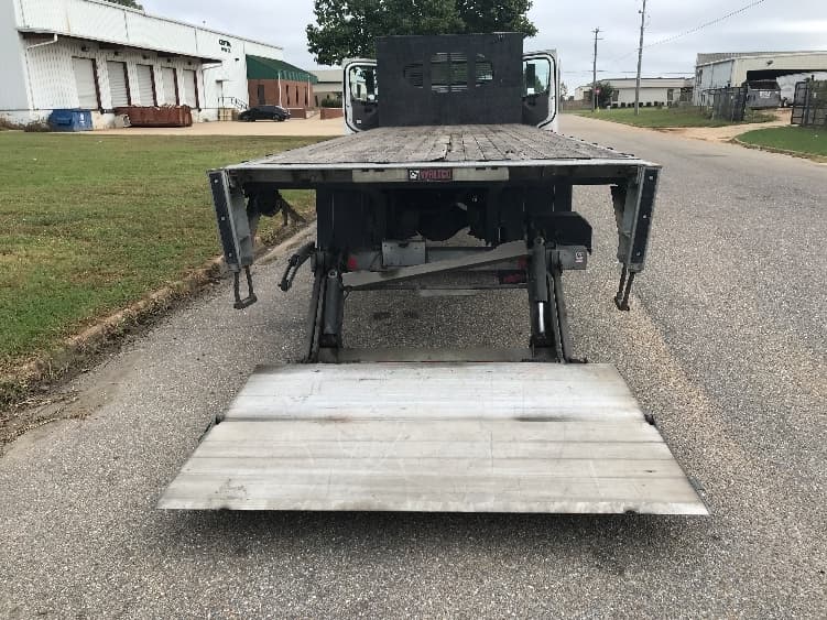 2019 Freightliner M2 106 — photo 9