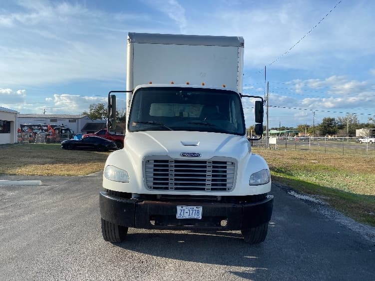 2019 Freightliner M2 106 — photo 2