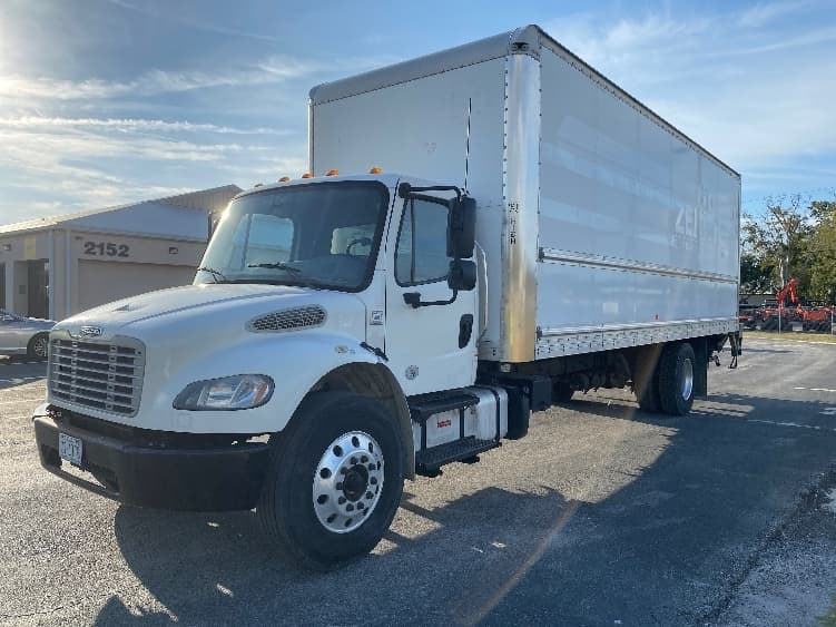 2019 Freightliner M2 106 — photo 3