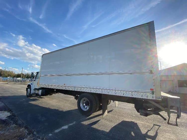 2019 Freightliner M2 106 — photo 6