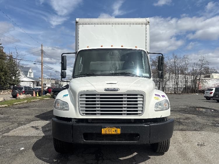2019 Freightliner M2 106 — photo 2