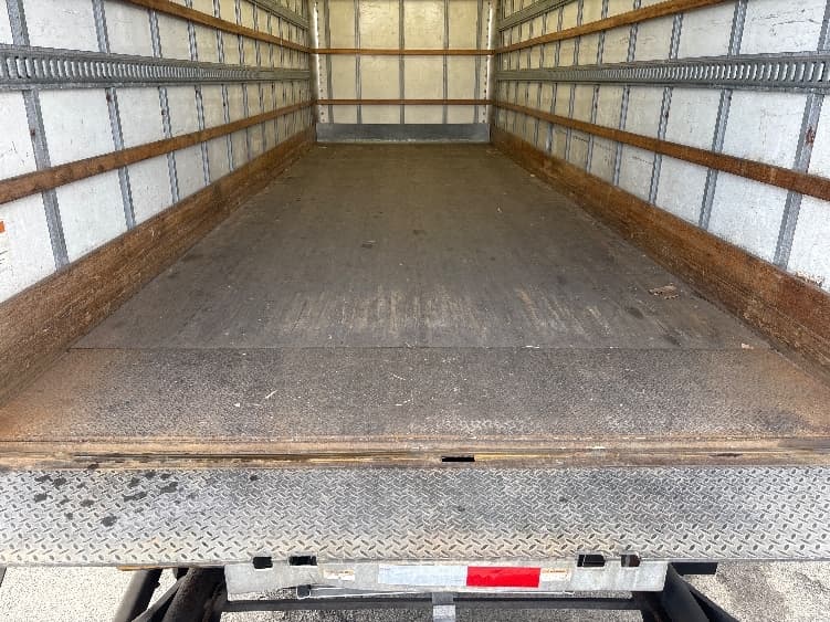 2019 Freightliner M2 106 — photo 9