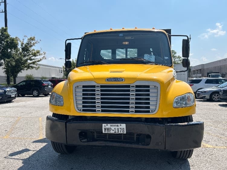 2019 Freightliner M2 106 — photo 2