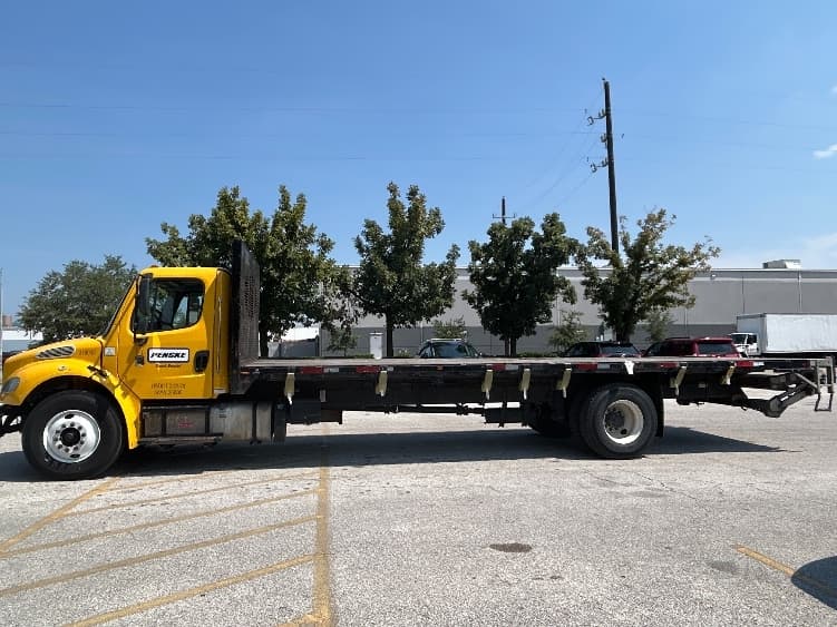 2019 Freightliner M2 106 — photo 4