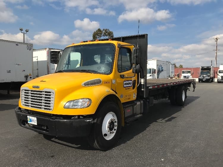 2019 Freightliner M2 106 — photo 3