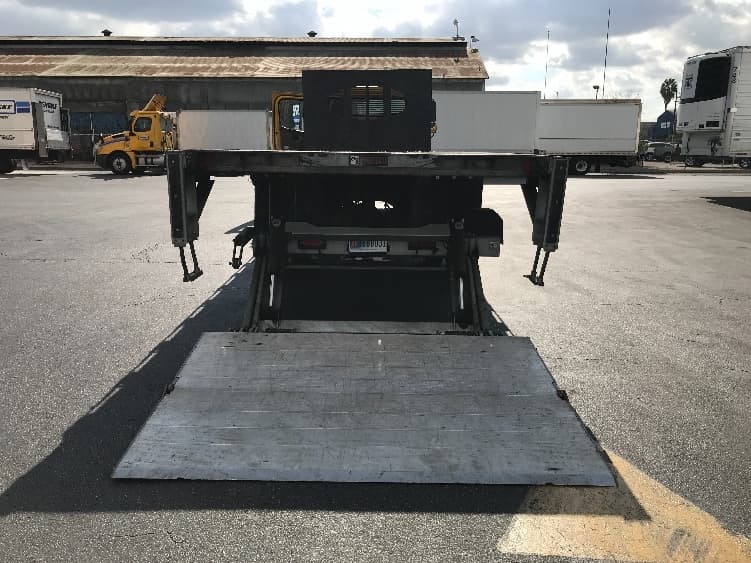 2019 Freightliner M2 106 — photo 9