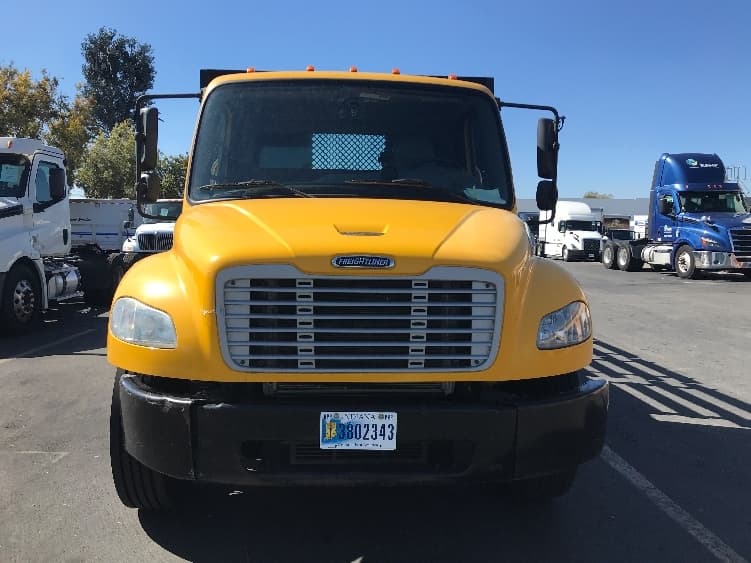 2019 Freightliner M2 106 — photo 2