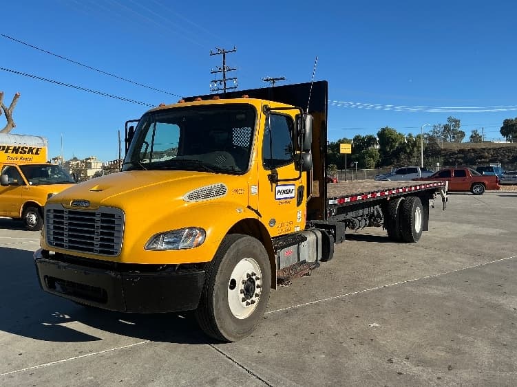 2019 Freightliner M2 106 — photo 3