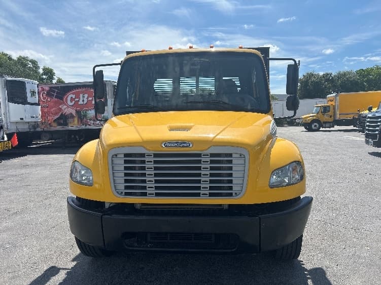 2019 Freightliner M2 106 — photo 2