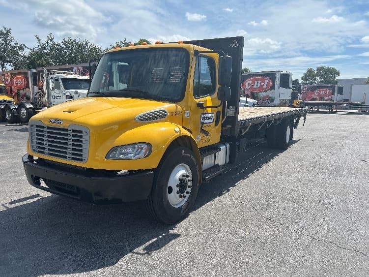 2019 Freightliner M2 106 — photo 3