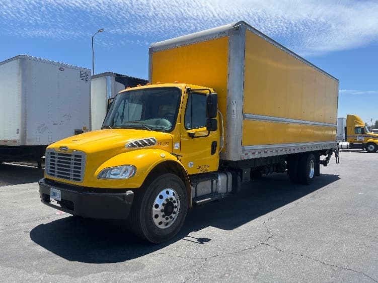 2019 Freightliner M2 106 — photo 3