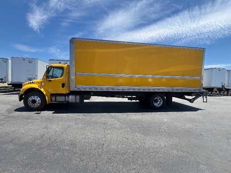 2019 Freightliner M2 106 — photo 4