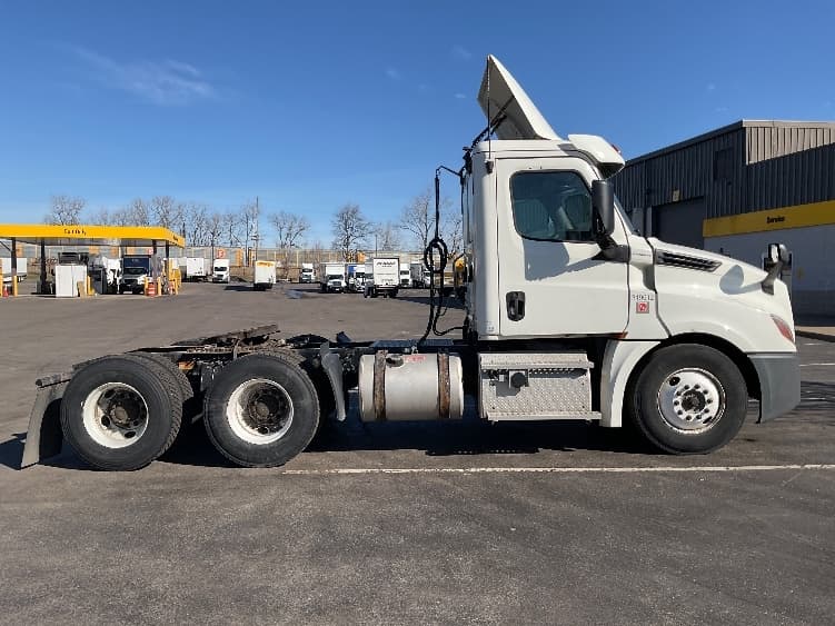 2018 Freightliner Cascadia — photo 8