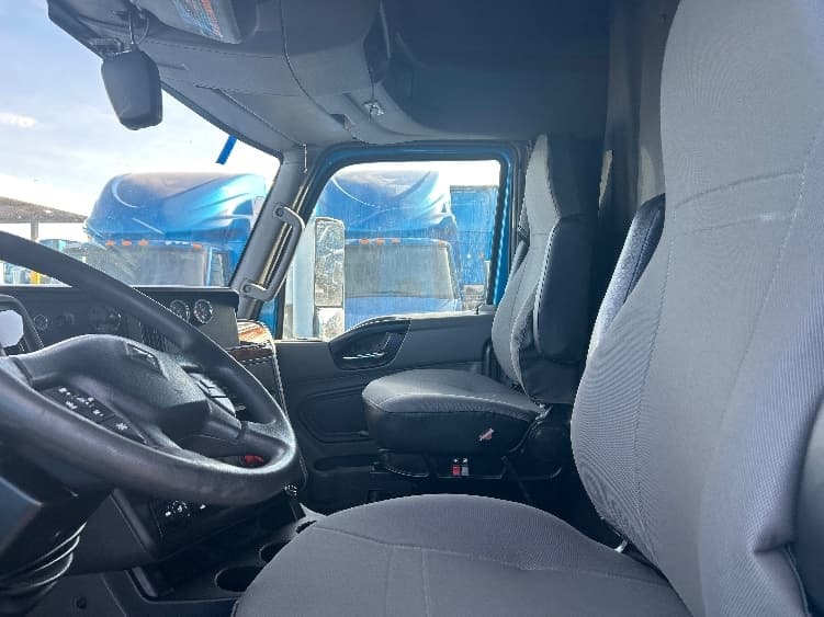 2021 International LT — photo 10