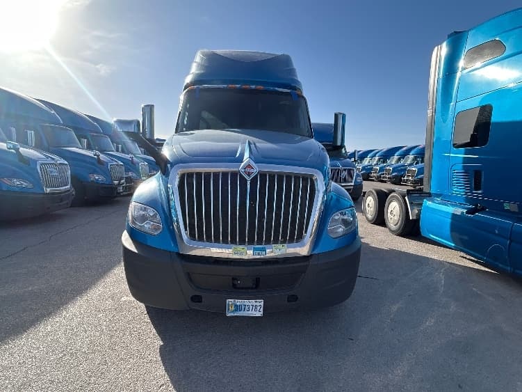 2021 International LT — photo 2