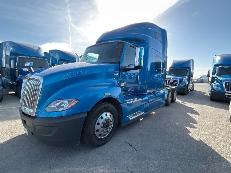 2021 International LT — photo 3