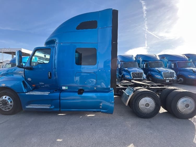 2021 International LT — photo 4