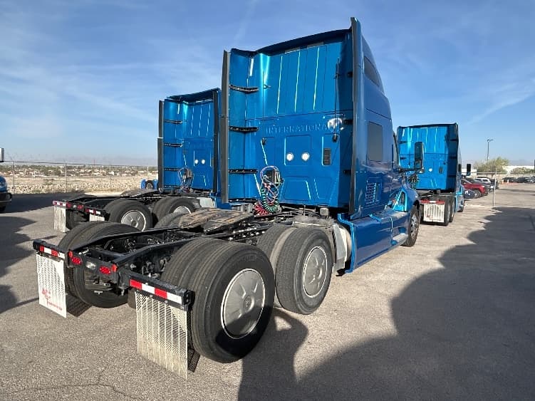 2021 International LT — photo 7