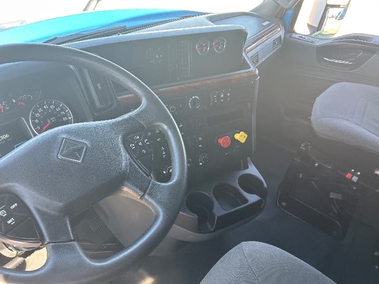 2021 International LT — photo 10