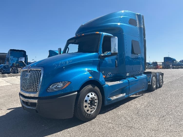 2021 International LT — photo 3