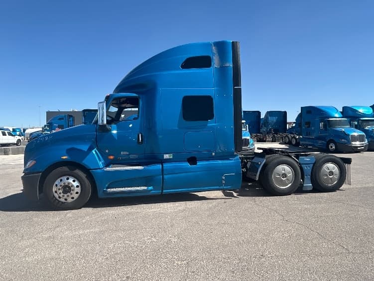 2021 International LT — photo 4