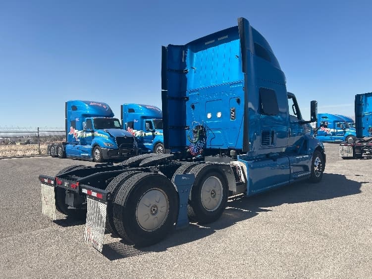 2021 International LT — photo 7