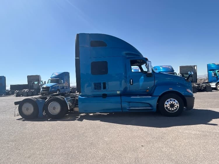 2021 International LT — photo 8