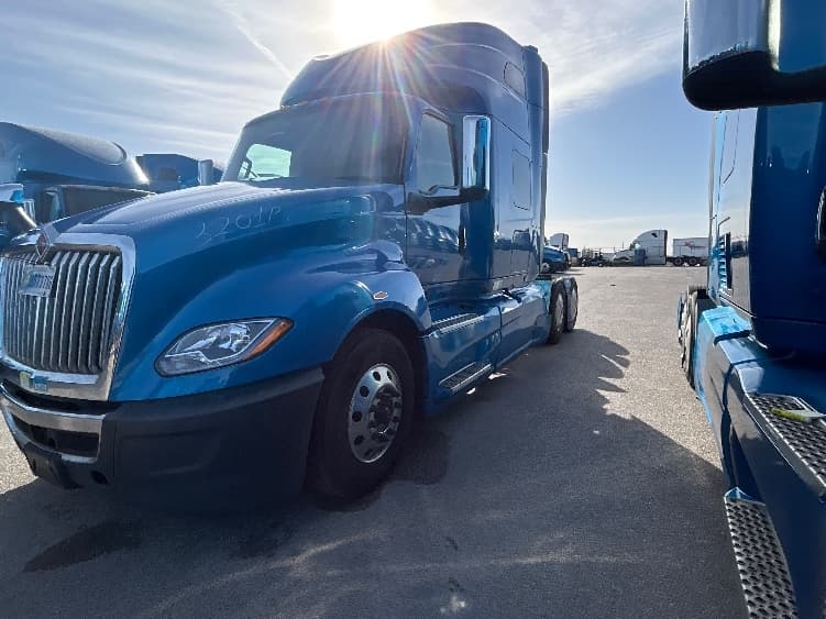 2021 International LT — photo 3