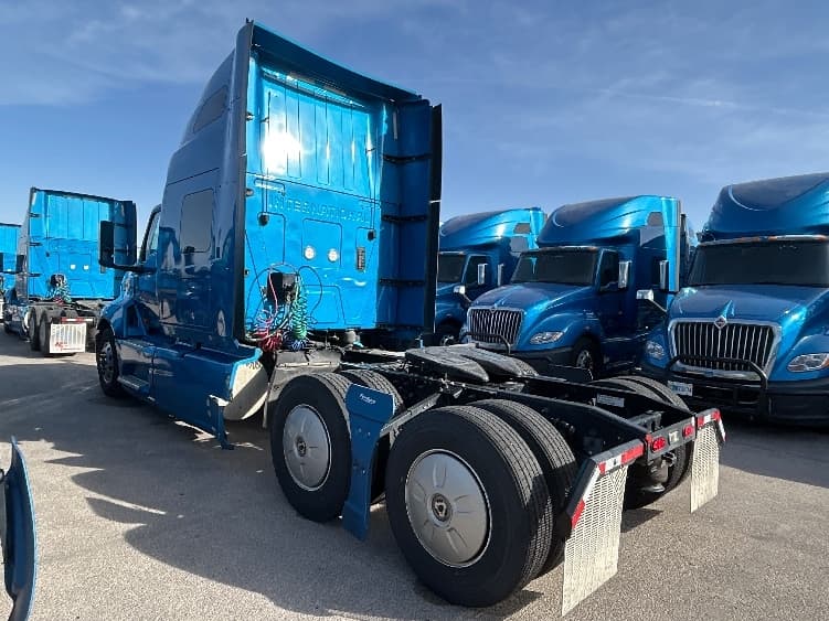 2021 International LT — photo 5