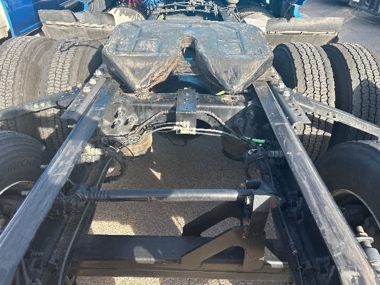 2021 International LT — photo 6