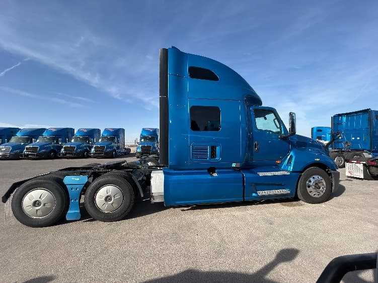 2021 International LT — photo 8