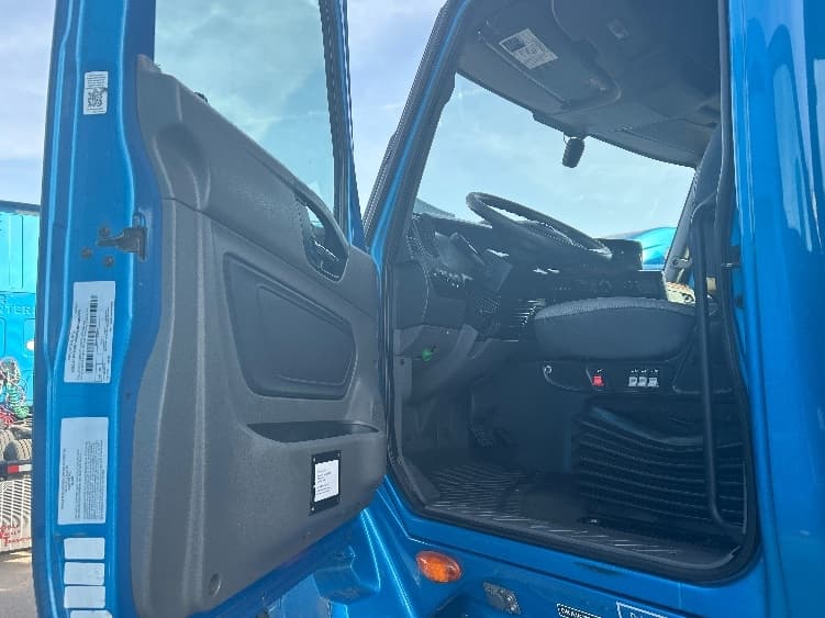 2021 International LT — photo 9