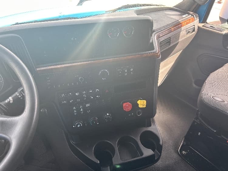 2021 International LT — photo 10