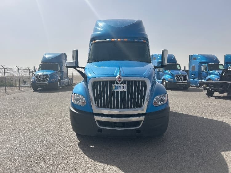 2021 International LT — photo 2