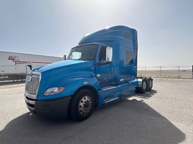 2021 International LT — photo 3