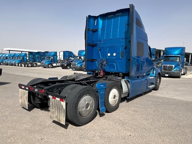 2021 International LT — photo 7