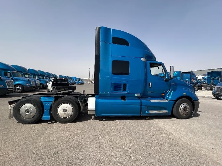 2021 International LT — photo 8