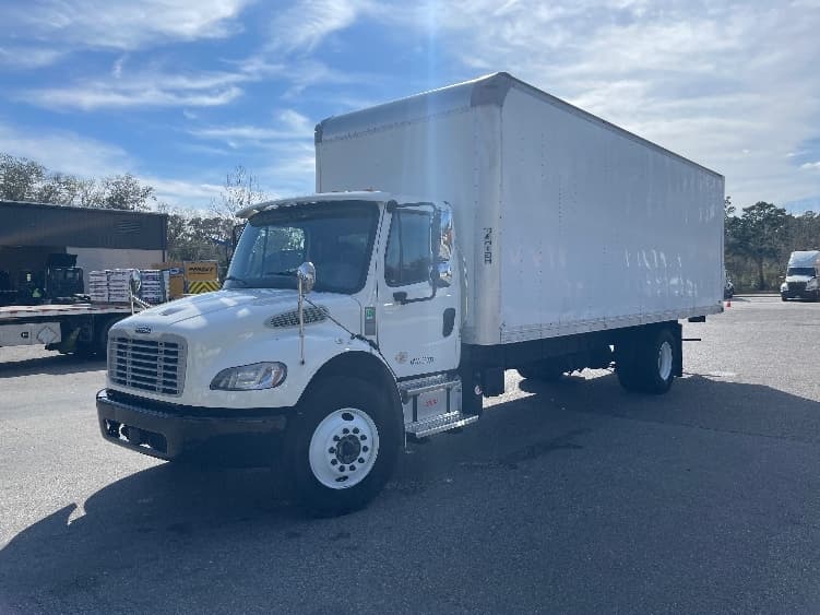 2021 Freightliner M2 106 — photo 3