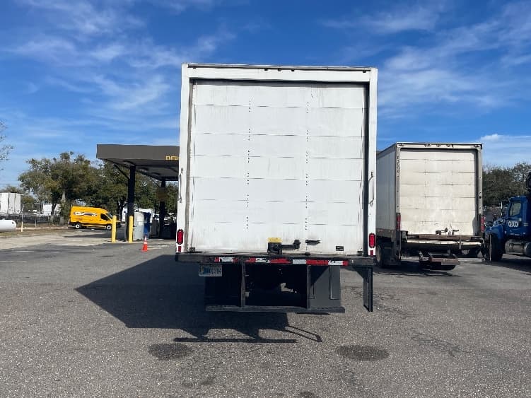 2021 Freightliner M2 106 — photo 7